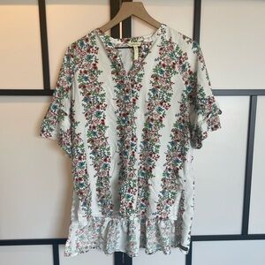 Matilda Jane Women's Oversized floral top.
Size medium
